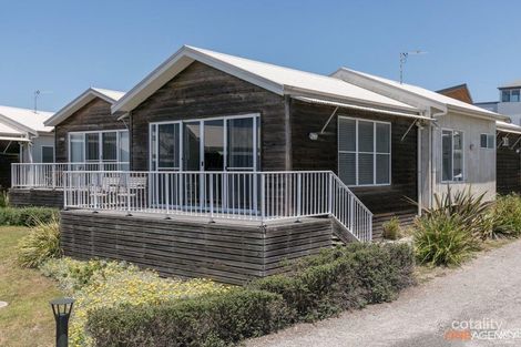 Property photo of 41 Seaside Circuit Caves Beach NSW 2281