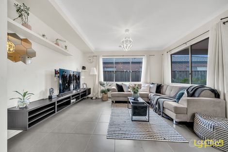 Property photo of 27 Mickleham Drive Cranbourne North VIC 3977