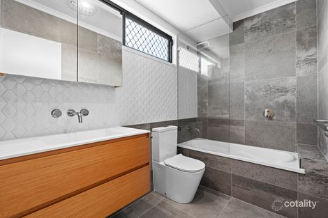 Property photo of 2/40 Berrima Street Wynnum QLD 4178