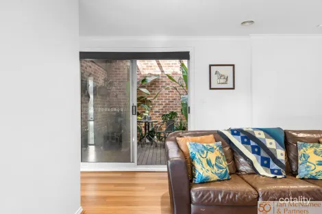 Property photo of 4/60 Jacaranda Drive Jerrabomberra NSW 2619