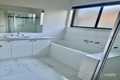 Property photo of 32 Northumberland Circuit Craigieburn VIC 3064