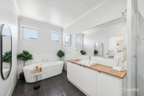 Property photo of 2/85 Ramsay Street Centenary Heights QLD 4350