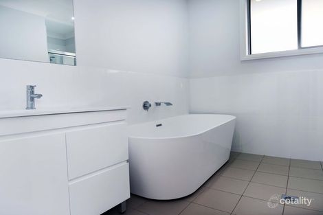 Property photo of 25 Sixth Avenue West Hoxton NSW 2171