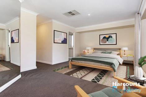 Property photo of 16 Silvertop Circle Warnbro WA 6169
