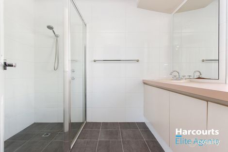 Property photo of 16 Silvertop Circle Warnbro WA 6169