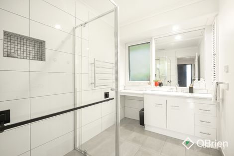 Property photo of 5 Giselle Court Frankston VIC 3199