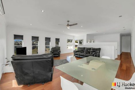 Property photo of 10 Franklin Court New Auckland QLD 4680