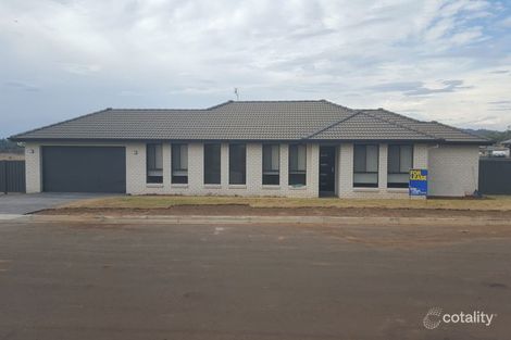 Property photo of 8 Burgundy Way North Tamworth NSW 2340