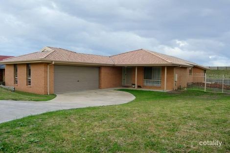Property photo of 71 Jarryd Crescent Berwick VIC 3806