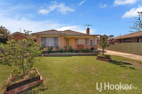 4 Brennan St, Melton South, VIC 3338