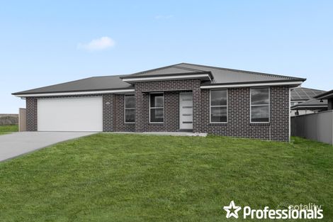 Property photo of 63 Emerald Drive Kelso NSW 2795