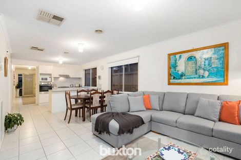 Property photo of 18 Kingsland Close Dingley Village VIC 3172