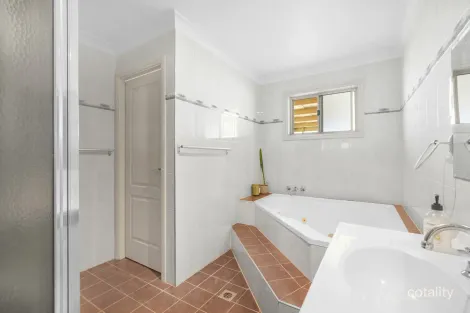 Property photo of 6 Redgum Place Narromine NSW 2821