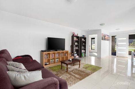 Property photo of 2 Wordsworth Court Drouin VIC 3818