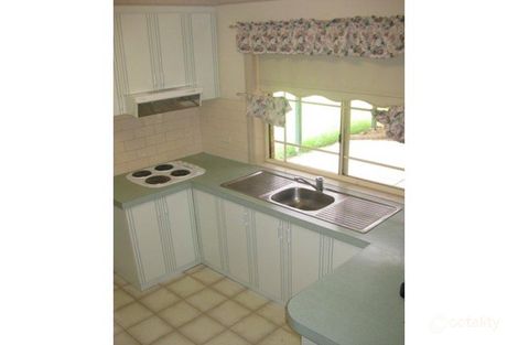 Property photo of 4 Manya Place Glenfield Park NSW 2650