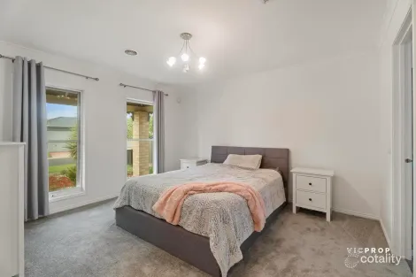 Property photo of 5 Dargy Amble Point Cook VIC 3030