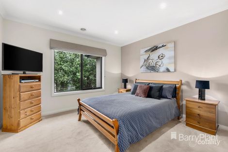 Property photo of 11 Galette Place South Morang VIC 3752