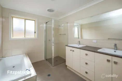 Property photo of 14 Devon Crescent Gobbagombalin NSW 2650