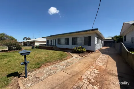 24 Thornbury St, Parkes, NSW 2870