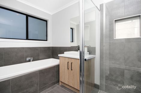 Property photo of 35 Seater Close Horsham VIC 3400