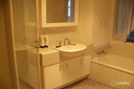 Property photo of 5 Cygnus Court Regents Park QLD 4118