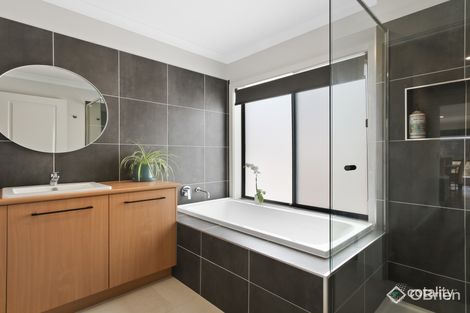 Property photo of 17 Houghton Crescent Eagle Point VIC 3878