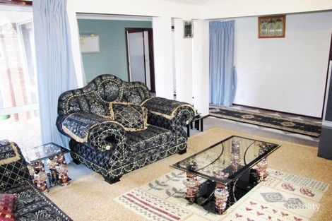 Property photo of 30 Pinnock Avenue Roxburgh Park VIC 3064