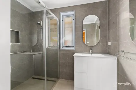 Property photo of 8 Clancy Court Sale VIC 3850