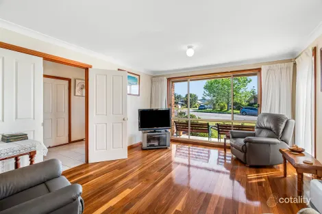 Property photo of 4 Cornish Avenue Killarney Vale NSW 2261