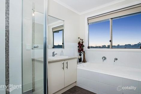 Property photo of 1/66 Golf Links Road Berwick VIC 3806