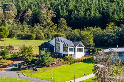 Property photo of 12 Faulkner Rise Bright VIC 3741