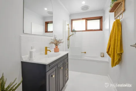 Property photo of 4 Mathers Avenue Launching Place VIC 3139