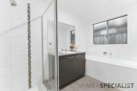 Property photo of 29 Ogle Way Cranbourne North VIC 3977