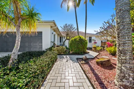 15 Drayton Tce, Mermaid Waters, QLD 4218