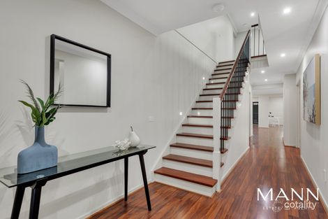 Property photo of 32 Versant Drive Craigieburn VIC 3064