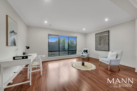 Property photo of 32 Versant Drive Craigieburn VIC 3064