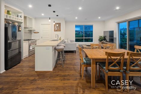 Property photo of 2 Spectrolite Way Cranbourne East VIC 3977