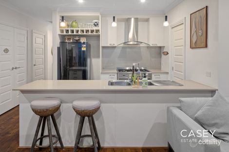 Property photo of 2 Spectrolite Way Cranbourne East VIC 3977