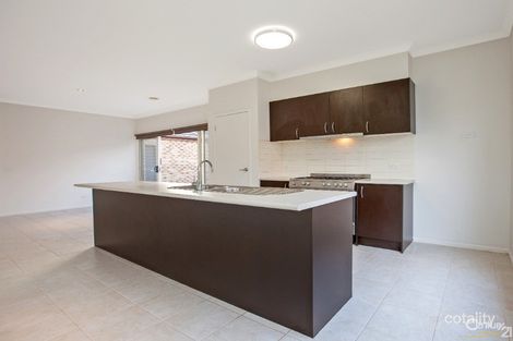 Property photo of 8 Downing Square Pakenham VIC 3810