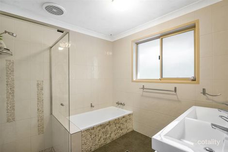 Property photo of 13 Kalamunda Close Elanora QLD 4221