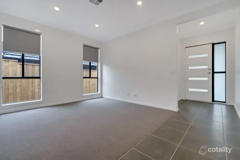 Property photo of 6 Royal Spoonbill Loop Wallan VIC 3756