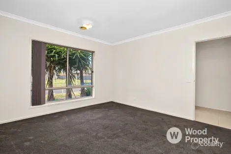 Property photo of 52 Eltham Parade Manor Lakes VIC 3024