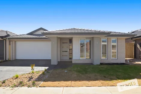 7 Rhodes Way, Clyde North, VIC 3978