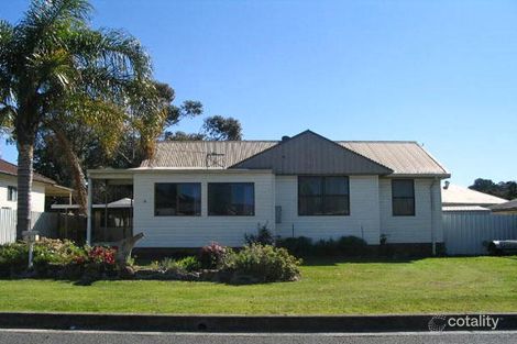 4 Carr Pde, Unanderra, NSW 2526