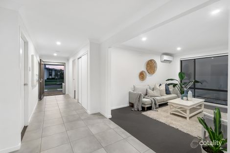 Property photo of 3 Sundown Circuit Pimpama QLD 4209