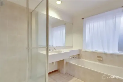 Property photo of 21 Nugong Place Traralgon VIC 3844