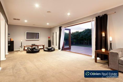 Property photo of 40 Rodlarni Crescent Berwick VIC 3806