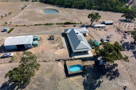 320 Nannys Creek Rd, Kilmore East, VIC 3764