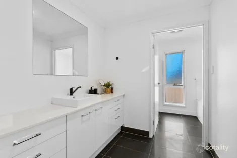 Property photo of 52 Gull Place Tweed Heads West NSW 2485