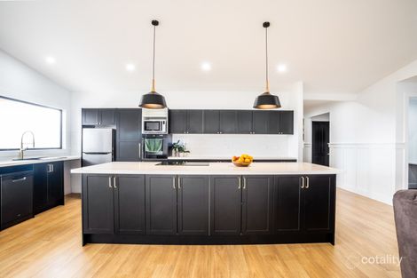 42 Gleneagles Dr, Newborough, VIC 3825